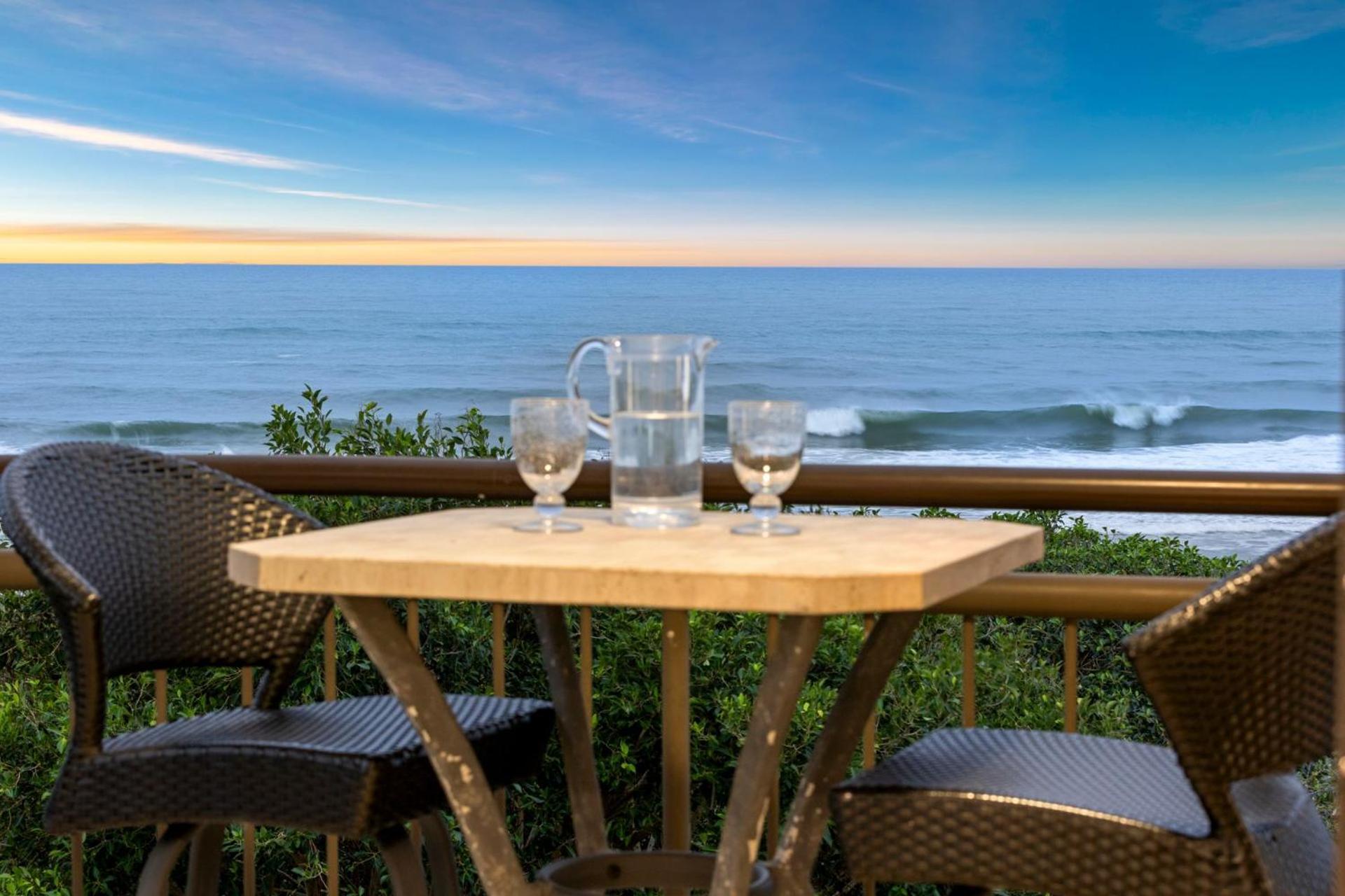 Shoreline 9 Penthouse With Ocean Views แฮสติงส์พอยท์ ภายนอก รูปภาพ
